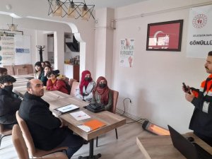 Bayburt’ta Uluslararası Öğrenciler Derneği Mensuplarına Afet Farkındalık Eğitimi Verildi