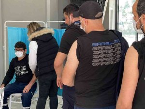 İ̇şçiler Aşı İçin Sıraya Girdi