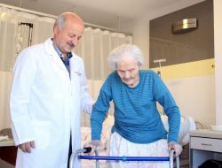 101 Yaşındaki Nineye Kalça Kırığı Ameliyatı