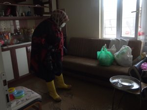 Selzedelerden Yürek Yakan İfadeler: "Sabaha Kadar Koltukların Üzerinde Bekledik"