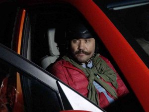 Ordu’da Rüzgarın Etkisiyle Ağaca Takılan Paraşütçü Kurtarıldı