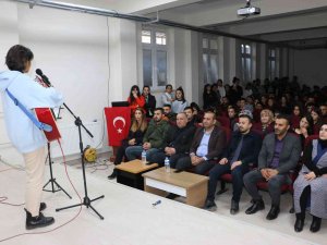 Şırnaklı Öğrenciler "Kadın" Ve "Nükleer Santraller" Konularıyla Tiyatro Da Sahne Aldı