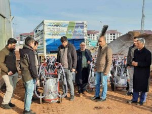 Bingöl’de Üreticilere Süt Sağım Makinesi Dağıtıldı