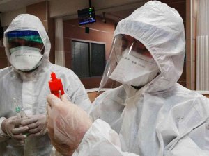 Doktorlar Hastalara ‘Nefes’ Olabilmek İçin Yeni Yıla Hastanede Giriyor