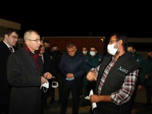 Artvin Valisi Doruk, Sarp Sınır Kapısındaki Gümrük Memurlarının Yeni Yılını Kutladı