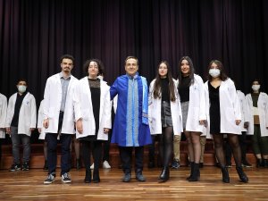 Geleceğin Hekimleri Beyaz Önlüklerini Giydi