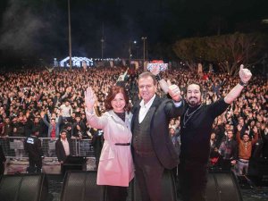 Mersinliler 2022’yi ’Sokak Partisi’ İle Karşıladı