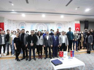 Üniversiteliler, Bursa Ab Bilgi Merkezi İle Sosyal Medyada Dezenformasyonu Konuştu