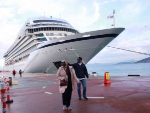 Kuşadası’na 2022 Sezonunun İlk Kruvaziyer Gemisi Geldi