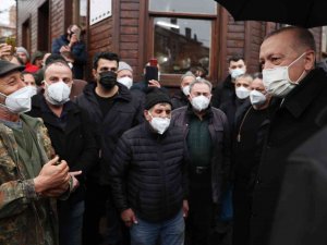 Cumhurbaşkanı Erdoğan, Sarıyer’de Kıraathanede Vatandaşlarla Sohbet Etti