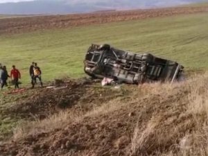 Amasya’da Minibüs Devrildi: Çok Sayıda Yaralı Var