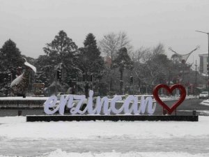 Erzincan’da Kar Yağışı Etkili Oluyor