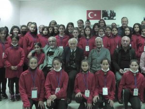 Emekli Öğretmenler Kır Çiçeklerini Ziyaret Etti