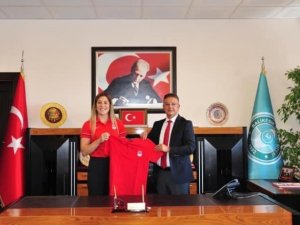 Dünya Ve Olimpiyat Şampiyonları Baün’de Ders Verecek