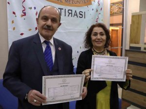 Yıllar Sonra Eğitimlerini Tamamladılar: Biri 71, Diğeri 67 Yaşında Lise Diploması Aldı