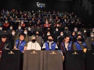 Manisalılar ‘Kesişme; İ̇yi Ki Varsın Eren’ Filminde Duygusal Anlar Yaşadı