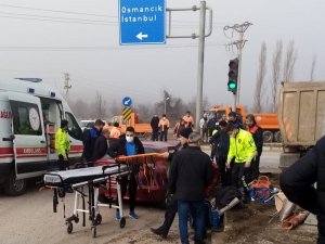 Otomobil Hafriyat Kamyonu İle Çarpıştı: 1 Ölü, 1 Yaralı