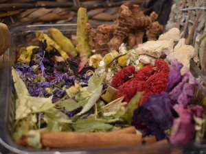 Kar Yağdı, Havalar Soğudu, Şifa Arayan Aktarların Yolunu Tuttu