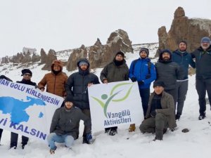 Van Gölü Aktivistleri Derneği Başkanı Özel: “Nemrut’un Develerini Koruyarak Turizme Kazandırmalıyız”