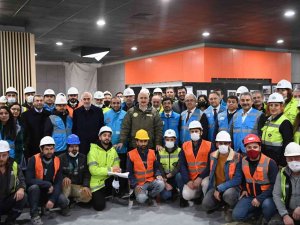 Bakan Karaismailoğlu, “Bizim Ulaşım Politikamızda Yolda Kalan Otobüsler Değil, Günde 1 Milyonun Üzerinde Yolcu Taşıyacak Metro Hatları Var”