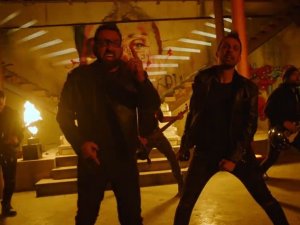 Rockçı Gençler, Sanayinin Ön Yargısını Değiştirmek İçin Klip Çekti