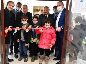 Altınova 1. Kitap Fuarı Kapılarını Açtı