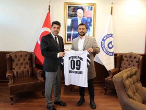 Aydınspor’dan Rektör Aldemir’e ‘Forma’ Jesti