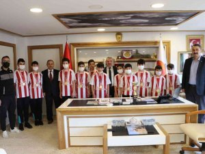 Özdemir: “Öğrencilerimizin Yanında Ve Destekçisiyiz”