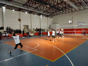 Cizre Emniyet Müdürlüğü Öğrenciler İçin Voleybol Turnuvası Başlattı