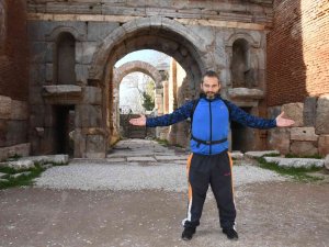 296 Gündür Yürüyen Sanatçı İ̇znik’te