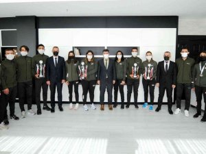Rektör Karacoşkun, Sporcular İle Bir Araya Geldi