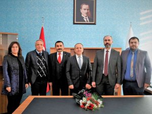 Sanat Ve Tasarım Fakültesi Dekanlığında Devir Teslim Töreni Gerçekleşti