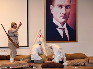 "Vatan Uğruna" Seyirciyle Buluştu