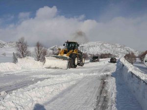 Sivas’ta Karla Mücadele, Bin 7 Yol Ulaşıma Açıldı