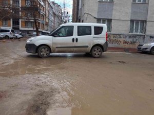 Her Yağmur Sonrası Oluşan Çamur Manzarasına İsyan Ediyorlar