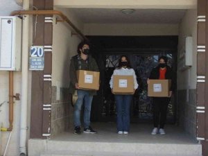 Balıkesir’de Üniversiteliler İhtiyaç Sahiplerine Gıda Yardımı Götürdü