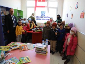 ’Hayırda Yarışan Kadınlar’ Hem Kütüphane Kurdu Hem De Yetimleri Sevindirdi