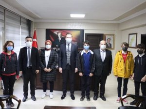Başarılı Ögrenci Sporcuları Ulus Kaymakamı Ödüllendirdi