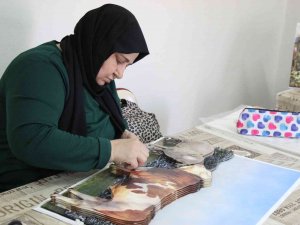 Selçuklu Ve Osmanlı Mimarisine Dayanan Rölyef Sanatı Mardinli Kadınların Elinde