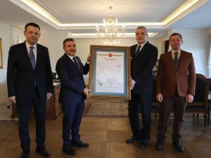 Vali Atay, Hükümet Konağının Tapusunu Aldı