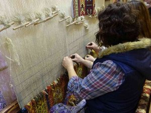 Ispartalı Kadınlar Halı Dokumacılığını Tekrar Canlandırıyor