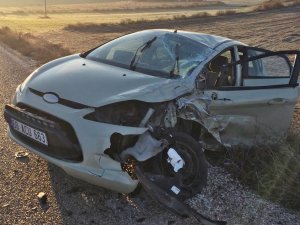 Öğrenci Servisi Otomobil İle Çarpıştı: 2 Yaralı