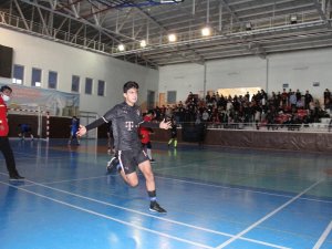 Liseli Gençlerin Futsal Heyecanı