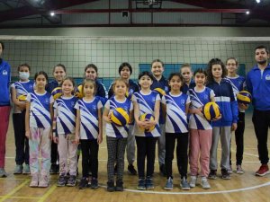 Yunusemre Voleybol Altyapısına Hız Verdi