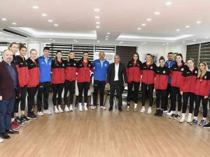 Uysal’dan Muratpaşa’nın Sultanlarına: “Antalya’mıza Şampiyonluk Yaşatalım”