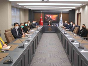 Rektör Karacoşkun, Araştırma Merkezi Müdürleri İle Toplantı Gerçekleştirdi