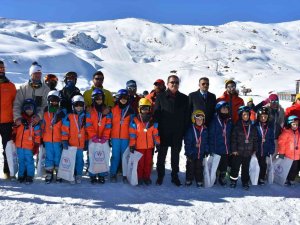 2800 Rakımda Kayak Yarışması