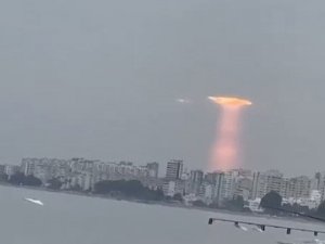Mersin’de Bulutların Arasından Yansıyan Gün Işığı Şaşırttı