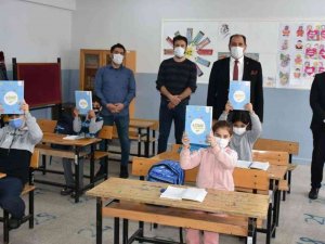 Yardımcı Kaynak Kitaplar Öğrencilere Ulaştırıldı