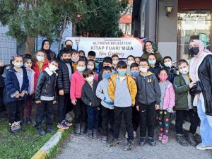 Altınova Kitap Fuarına Büyük İlgi